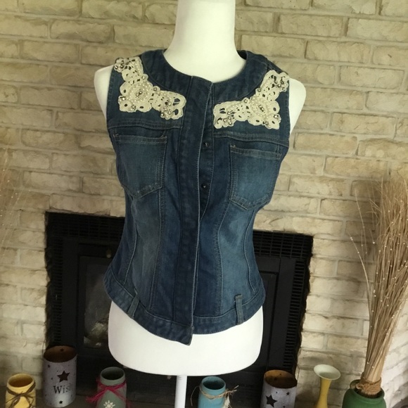 LOVELY BOSTON PROPER DENIM CROP VEST - Picture 5 of 10